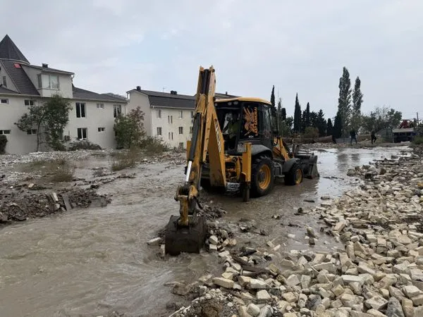 В Большой Ялте от воды освободили 33 объекта, четыре ещё подтоплены