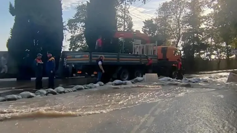 В Большой Ялте после паводка возвели 35 дамб длиной около 3 км