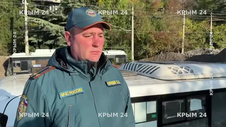 В Ялте расчищают русло реки и убирают подтопленную технику из троллейбусного парка