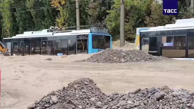 В Ялте перекрыли шоссе из-за разлива реки Гува