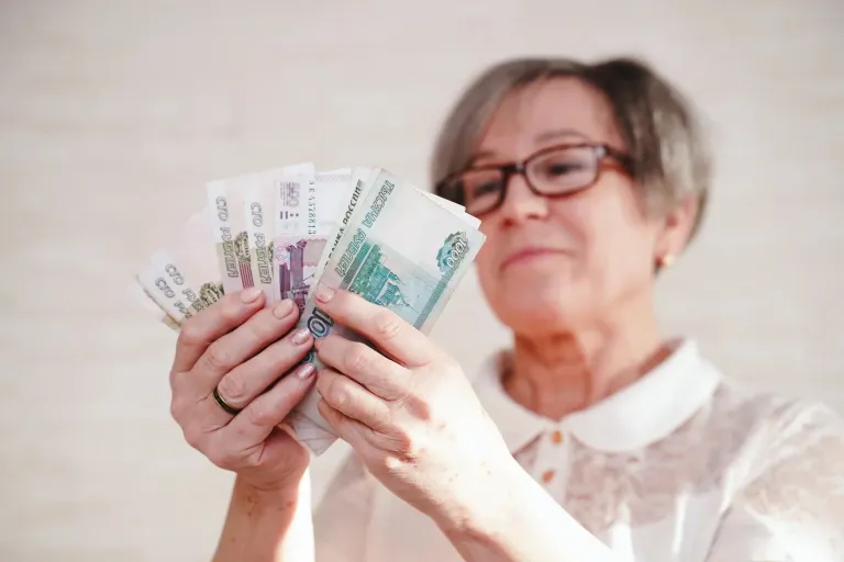С 1 ноября крымчанам старше 80 лет пересчитают выплаты