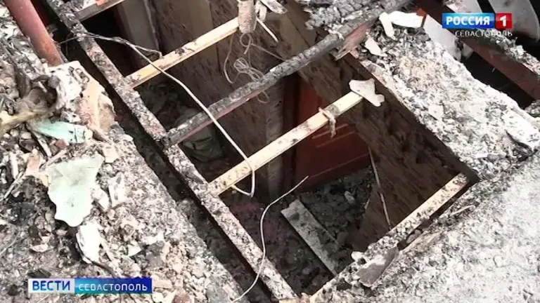 В Севастополе во время шторма сгорел дом многодетной семьи