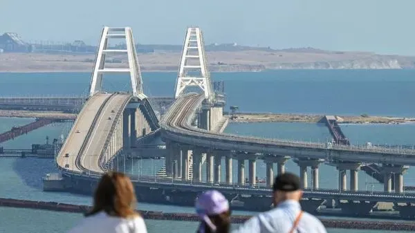 На Крымском мосту со стороны Керчи выросла очередь на досмотр