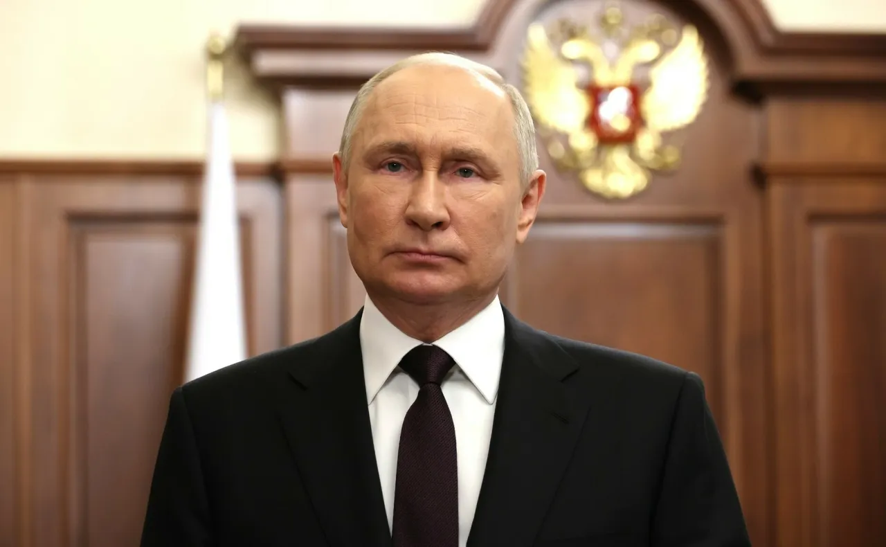 Путин поздравил крымскую борцуженку Касабиеву с победой на ЧМ